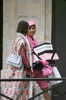 Lily Collins and Ashley Park were spotted on the streets of Paris while filming the sixth season of the Netflix series *Emily in Paris* on July 2, 2026. Gedeon Taieb, Bestimage. Lily Collins and Ashley Park were spotted on the streets of Paris whilst filming the sixth series of the Netflix series *Emily in Paris* on July 2, 2026 Paris, France  Copyright: xGedeonxTaiebx xBestimagexGedeonxTaiebx xBestimagex