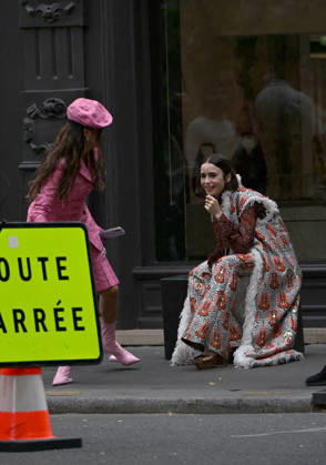 Lily Collins and Ashley Park were spotted on the streets of Paris while filming the sixth season of the Netflix series *Emily in Paris* on July 2, 2026. Gedeon Taieb, Bestimage. Lily Collins and Ashley Park were spotted on the streets of Paris whilst filming the sixth series of the Netflix series *Emily in Paris* on July 2, 2026 Paris, France  Copyright: xGedeonxTaiebx xBestimagexGedeonxTaiebx xBestimagex