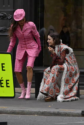 Lily Collins and Ashley Park were spotted on the streets of Paris while filming the sixth season of the Netflix series *Emily in Paris* on July 2, 2026. Gedeon Taieb, Bestimage. Lily Collins and Ashley Park were spotted on the streets of Paris whilst filming the sixth series of the Netflix series *Emily in Paris* on July 2, 2026 Paris, France  Copyright: xGedeonxTaiebx xBestimagexGedeonxTaiebx xBestimagex