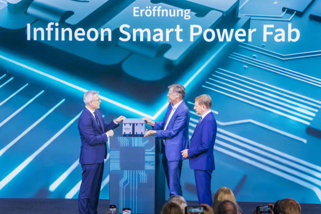 News Themen der Woche KW27 Infineon Eröffnung Infineon Smart Power FAB in Dresden eröffnet. Der Bundesminister für Digitales und Staatsmodernisierung, Dr. Karsten Wildberger, Jochen Hanebeck, Vorstandsvorsitzender Infineon Technologies AG und Michael Kretschmer Ministerpräsident Sachsen, eröffnen symbolisch die Fabrik. Dresden Sachsen Deutschland