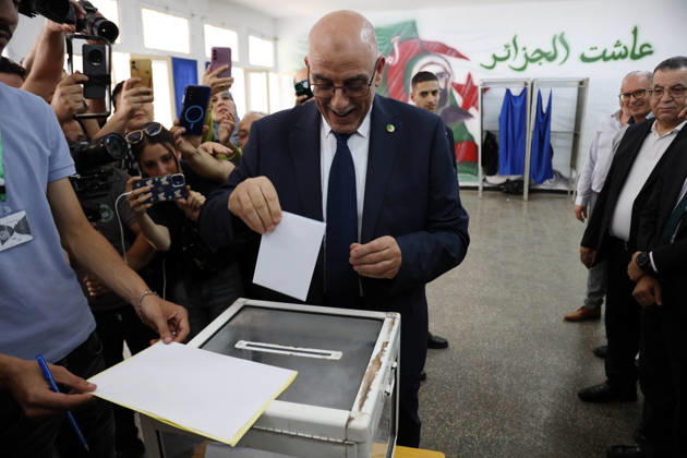 News Themen der Woche KW27 2026 Legislative Elections in Algeria: Abdelaali Hassani Cherif, Leader of the Moderate Islamist Movement for Peace (MSP), At a polling station during the legislative elections in Algiers, Algeria, on July 2, 2026. The electorate, including the diaspora, numbers 24,727,041 registered voters. These elections will elect the 407 members of the tenth legislature of theNational People’s Assembly (APN), whose term will be five years. Photo by Billel Bensalem, APP, Algiers, Algeria Copyright: xAlgà riexPressexPhotosxBillelxBensalemx xAPPx IMG_5360