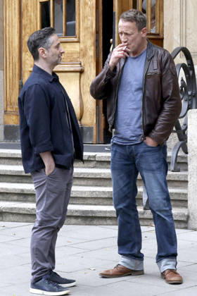 Denis Moschitto und Wotan Wilke Möhring beim Fototermin am Set des ARD-Krimis Tatort - Paranoia am Hotel Fraser Suites. Hamburg, 02.07.2026
