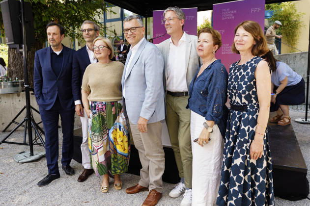 Björn Wilhelm, Dorothee Erpenstein und Florian Herrmann mit Gästen beim Empfang des FilmFernsehFonds Bayern auf dem 43. Filmfest München 2026 auf der Praterinsel. München, 02.07.2026