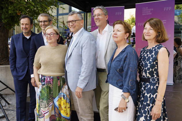 Björn Wilhelm, Dorothee Erpenstein und Florian Herrmann mit Gästen beim Empfang des FilmFernsehFonds Bayern auf dem 43. Filmfest München 2026 auf der Praterinsel. München, 02.07.2026