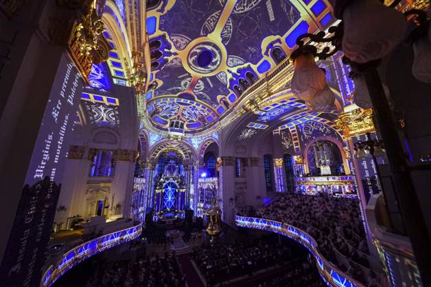 CNTV MICHEL- Innenansicht der Kirche LIcht Light Show Hamburg 02.07.2026 Die Hauptkirche St.Michaelis,dem Hamburger Michel erstrahlt fuer mehrere Monate in neuem Licht LUMINISCENCE Licht Show das einmalige 360Â° Illuminationserlebnis macht die Architektur des Michel hor und sichtbar und der Raumklang setzt die barocke Architektur bestens in Szene.Hauptkirche St. Michaelis Michel ist ein evangelischer Sakralbau in der Neustadt von Hamburg Hamburg Deutschland