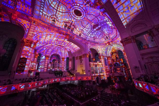 CNTV MICHEL- Innenansicht der Kirche LIcht Light Show Hamburg 02.07.2026 Die Hauptkirche St.Michaelis,dem Hamburger Michel erstrahlt fuer mehrere Monate in neuem Licht LUMINISCENCE Licht Show das einmalige 360Â° Illuminationserlebnis macht die Architektur des Michel hor und sichtbar und der Raumklang setzt die barocke Architektur bestens in Szene.Hauptkirche St. Michaelis Michel ist ein evangelischer Sakralbau in der Neustadt von Hamburg Hamburg Deutschland