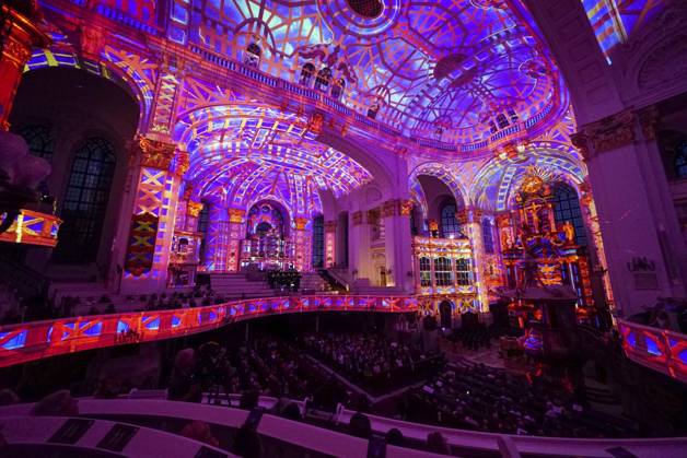 CNTV MICHEL- Innenansicht der Kirche LIcht Light Show Hamburg 02.07.2026 Die Hauptkirche St.Michaelis,dem Hamburger Michel erstrahlt fuer mehrere Monate in neuem Licht LUMINISCENCE Licht Show das einmalige 360Â° Illuminationserlebnis macht die Architektur des Michel hor und sichtbar und der Raumklang setzt die barocke Architektur bestens in Szene.Hauptkirche St. Michaelis Michel ist ein evangelischer Sakralbau in der Neustadt von Hamburg Hamburg Deutschland