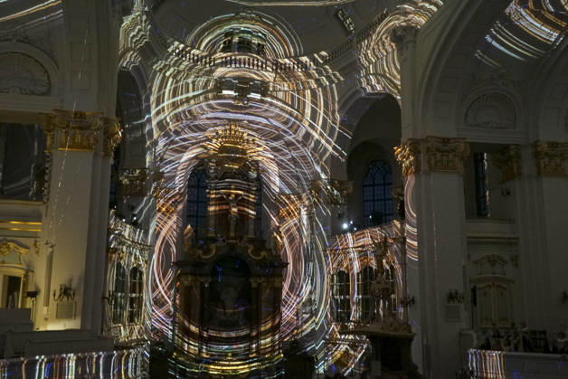 CNTV MICHEL- Innenansicht der Kirche LIcht Light Show Hamburg 02.07.2026 Die Hauptkirche St.Michaelis,dem Hamburger Michel erstrahlt fuer mehrere Monate in neuem Licht LUMINISCENCE Licht Show das einmalige 360Â° Illuminationserlebnis macht die Architektur des Michel hor und sichtbar und der Raumklang setzt die barocke Architektur bestens in Szene.Hauptkirche St. Michaelis Michel ist ein evangelischer Sakralbau in der Neustadt von Hamburg Hamburg Deutschland