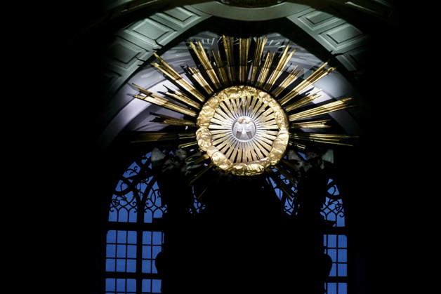 CNTV MICHEL- Innenansicht der Kirche LIcht Light Show Hamburg 02.07.2026 Die Hauptkirche St.Michaelis,dem Hamburger Michel erstrahlt fuer mehrere Monate in neuem Licht LUMINISCENCE Licht Show das einmalige 360Â° Illuminationserlebnis macht die Architektur des Michel hor und sichtbar und der Raumklang setzt die barocke Architektur bestens in Szene.Hauptkirche St. Michaelis Michel ist ein evangelischer Sakralbau in der Neustadt von Hamburg Hamburg Deutschland
