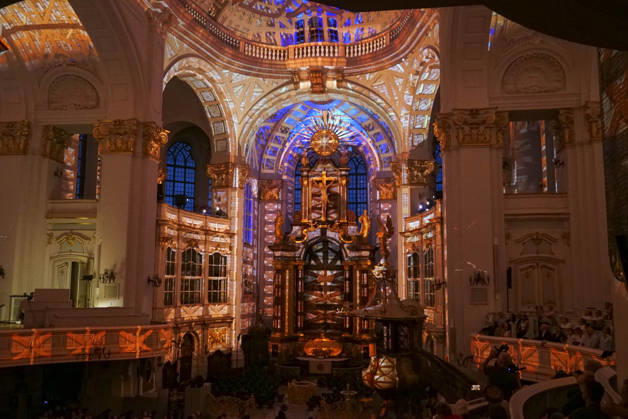 CNTV MICHEL- Innenansicht der Kirche LIcht Light Show Hamburg 02.07.2026 Die Hauptkirche St.Michaelis,dem Hamburger Michel erstrahlt fuer mehrere Monate in neuem Licht LUMINISCENCE Licht Show das einmalige 360Â° Illuminationserlebnis macht die Architektur des Michel hor und sichtbar und der Raumklang setzt die barocke Architektur bestens in Szene.Hauptkirche St. Michaelis Michel ist ein evangelischer Sakralbau in der Neustadt von Hamburg Hamburg Deutschland