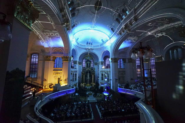 CNTV MICHEL- Innenansicht der Kirche LIcht Light Show Hamburg 02.07.2026 Die Hauptkirche St.Michaelis,dem Hamburger Michel erstrahlt fuer mehrere Monate in neuem Licht LUMINISCENCE Licht Show das einmalige 360Â° Illuminationserlebnis macht die Architektur des Michel hor und sichtbar und der Raumklang setzt die barocke Architektur bestens in Szene.Hauptkirche St. Michaelis Michel ist ein evangelischer Sakralbau in der Neustadt von Hamburg Hamburg Deutschland