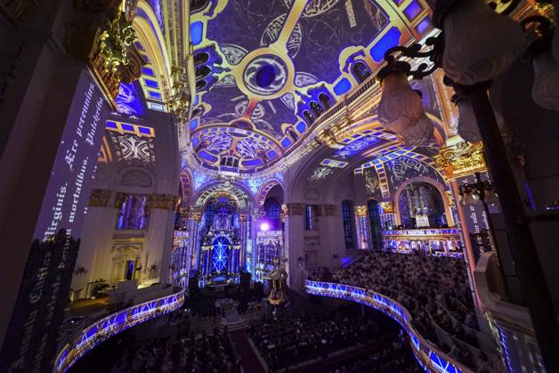 CNTV MICHEL- Innenansicht der Kirche LIcht Light Show Hamburg 02.07.2026 Die Hauptkirche St.Michaelis,dem Hamburger Michel erstrahlt fuer mehrere Monate in neuem Licht LUMINISCENCE Licht Show das einmalige 360Â° Illuminationserlebnis macht die Architektur des Michel hor und sichtbar und der Raumklang setzt die barocke Architektur bestens in Szene.Hauptkirche St. Michaelis Michel ist ein evangelischer Sakralbau in der Neustadt von Hamburg Hamburg Deutschland