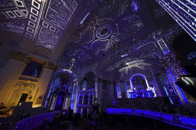 CNTV MICHEL- Innenansicht der Kirche LIcht Light Show Hamburg 02.07.2026 Die Hauptkirche St.Michaelis,dem Hamburger Michel erstrahlt fuer mehrere Monate in neuem Licht LUMINISCENCE Licht Show das einmalige 360Â° Illuminationserlebnis macht die Architektur des Michel hor und sichtbar und der Raumklang setzt die barocke Architektur bestens in Szene.Hauptkirche St. Michaelis Michel ist ein evangelischer Sakralbau in der Neustadt von Hamburg Hamburg Deutschland