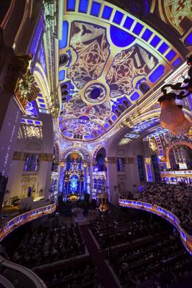 CNTV MICHEL- Innenansicht der Kirche LIcht Light Show Hamburg 02.07.2026 Die Hauptkirche St.Michaelis,dem Hamburger Michel erstrahlt fuer mehrere Monate in neuem Licht LUMINISCENCE Licht Show das einmalige 360Â° Illuminationserlebnis macht die Architektur des Michel hor und sichtbar und der Raumklang setzt die barocke Architektur bestens in Szene.Hauptkirche St. Michaelis Michel ist ein evangelischer Sakralbau in der Neustadt von Hamburg Hamburg Deutschland