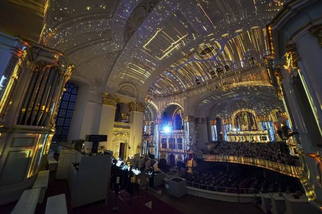 CNTV MICHEL- Innenansicht der Kirche LIcht Light Show Hamburg 02.07.2026 Die Hauptkirche St.Michaelis,dem Hamburger Michel erstrahlt fuer mehrere Monate in neuem Licht LUMINISCENCE Licht Show das einmalige 360Â° Illuminationserlebnis macht die Architektur des Michel hor und sichtbar und der Raumklang setzt die barocke Architektur bestens in Szene.Hauptkirche St. Michaelis Michel ist ein evangelischer Sakralbau in der Neustadt von Hamburg Hamburg Deutschland