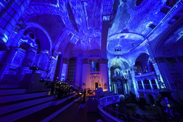 CNTV MICHEL- Innenansicht der Kirche LIcht Light Show Hamburg 02.07.2026 Die Hauptkirche St.Michaelis,dem Hamburger Michel erstrahlt fuer mehrere Monate in neuem Licht LUMINISCENCE Licht Show das einmalige 360Â° Illuminationserlebnis macht die Architektur des Michel hor und sichtbar und der Raumklang setzt die barocke Architektur bestens in Szene.Hauptkirche St. Michaelis Michel ist ein evangelischer Sakralbau in der Neustadt von Hamburg Hamburg Deutschland