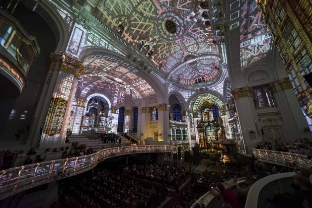 CNTV MICHEL- Innenansicht der Kirche LIcht Light Show Hamburg 02.07.2026 Die Hauptkirche St.Michaelis,dem Hamburger Michel erstrahlt fuer mehrere Monate in neuem Licht LUMINISCENCE Licht Show das einmalige 360Â° Illuminationserlebnis macht die Architektur des Michel hor und sichtbar und der Raumklang setzt die barocke Architektur bestens in Szene.Hauptkirche St. Michaelis Michel ist ein evangelischer Sakralbau in der Neustadt von Hamburg Hamburg Deutschland