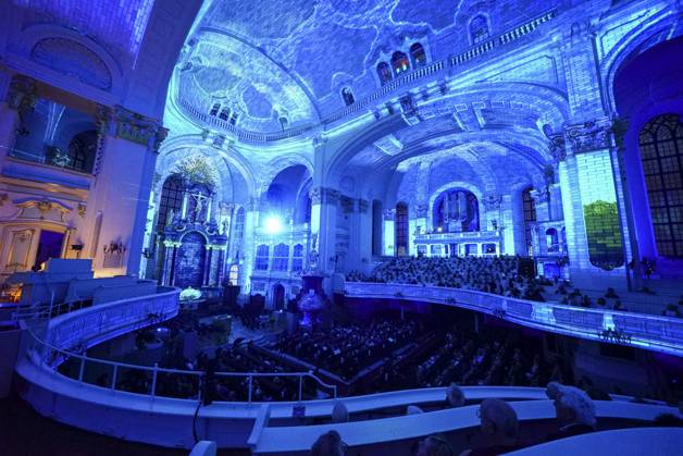 CNTV MICHEL- Innenansicht der Kirche LIcht Light Show Hamburg 02.07.2026 Die Hauptkirche St.Michaelis,dem Hamburger Michel erstrahlt fuer mehrere Monate in neuem Licht LUMINISCENCE Licht Show das einmalige 360Â° Illuminationserlebnis macht die Architektur des Michel hor und sichtbar und der Raumklang setzt die barocke Architektur bestens in Szene.Hauptkirche St. Michaelis Michel ist ein evangelischer Sakralbau in der Neustadt von Hamburg Hamburg Deutschland