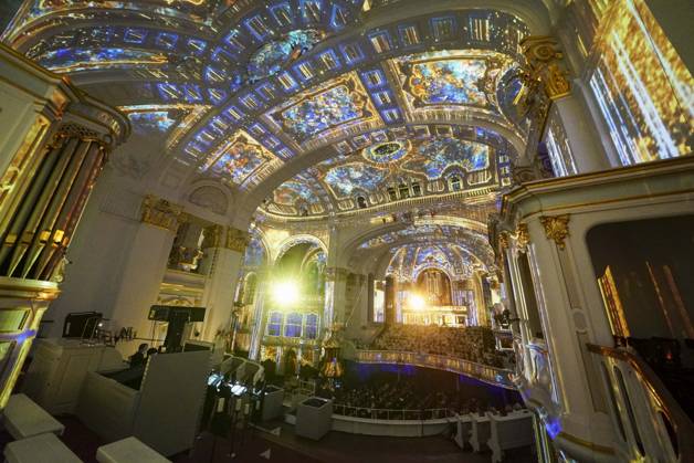 CNTV MICHEL- Innenansicht der Kirche LIcht Light Show Hamburg 02.07.2026 Die Hauptkirche St.Michaelis,dem Hamburger Michel erstrahlt fuer mehrere Monate in neuem Licht LUMINISCENCE Licht Show das einmalige 360Â° Illuminationserlebnis macht die Architektur des Michel hor und sichtbar und der Raumklang setzt die barocke Architektur bestens in Szene.Hauptkirche St. Michaelis Michel ist ein evangelischer Sakralbau in der Neustadt von Hamburg Hamburg Deutschland