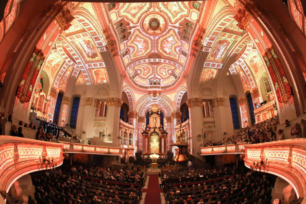 Luminiscence - die immersive Sound- und Lichtshow feiert Premiere in der Hauptkirche St. Michaelis am 2.7.2026, die barocke Architektur im Michel wird in der Nacht durch Licht und Musik in einen atemberaubenden Raum verwandelt, Ben Becker ist der Erzähler, der die Zuschauer mitnimmt auf eine Reise durch die wechselvolle Geschichte des Michels. Die Show soll viermal in der Woche bis September zu sehen sein