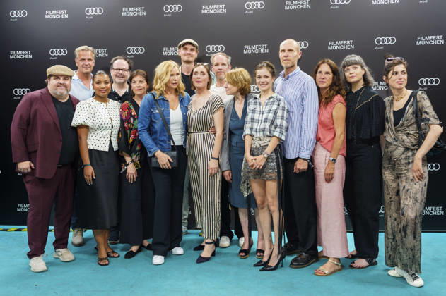 Thomas Mraz, Victoria Mayer, Lea Drinda, Pauline Roenneberg, Corinna Harfouch und Niels Bormann mit Cast und Team bei der Premiere des Kinofilms Kalter Hund auf dem 43. Filmfest München 2026 in den City-Atelier Kinos. München, 02.07.2026