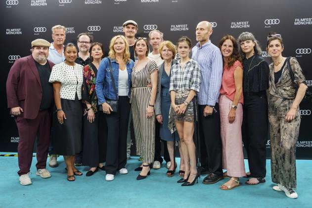 Thomas Mraz, Victoria Mayer, Lea Drinda, Pauline Roenneberg, Corinna Harfouch und Niels Bormann mit Cast und Team bei der Premiere des Kinofilms Kalter Hund auf dem 43. Filmfest München 2026 in den City-Atelier Kinos. München, 02.07.2026