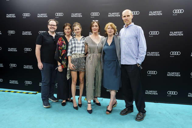 Thomas Mraz, Victoria Mayer, Lea Drinda, Pauline Roenneberg, Corinna Harfouch und Niels Bormann bei der Premiere des Kinofilms Kalter Hund auf dem 43. Filmfest München 2026 in den City-Atelier Kinos. München, 02.07.2026