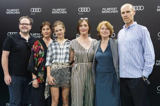 Thomas Mraz, Victoria Mayer, Lea Drinda, Pauline Roenneberg, Corinna Harfouch und Niels Bormann bei der Premiere des Kinofilms Kalter Hund auf dem 43. Filmfest München 2026 in den City-Atelier Kinos. München, 02.07.2026