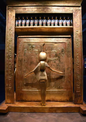 Toutankhamon Reconstruction Spectacular At Porte du Versailles - Paris Toutankhamon, Reconstition spectacular his tomb and his treasures of Pharaon at Porte du Versailles in Paris, France on July 2, 2026. Photo by Alain Apaydin ABACAPRESS.COM Paris Ile-de-France France  Copyright: xApaydinxAlain ABACAx