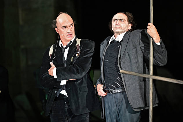 Bad Hersfelder Festspiele - Lysistrata . Schauspieler Jörg Thieme und Bijan Zamani während der Fotoprobe zur Inszenierung Lysistrata im Rahmen der Bad Hersfelder Festspiele am 02.07.2026 in der Stiftsruine Bad Hersfeld. 20260702MWI132763