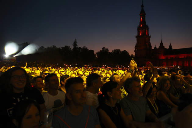 Hombres G at the Icónica Santalucía Sevilla Fest Photos from Hombres G’s concert at the Icónica Santalucía Sevilla Fest in Plaza de Espana on June 3, 2026, in Seville, Andalusia, Spain The band Hombres G at the Icónica Santalucía Sevilla Fest as part of their ‘Los Mejores Anos de Nuestra Vida 2026’ tour July 3, 2026 Rocí, Seville, Andalusia, Seville, Andalusia, Spain Copyright: xRocioxRuzx 7641326