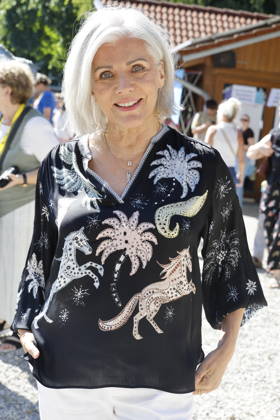 Saskia Greipl Charity Sommerfest 2026 Birgit Schrowange beim Greipl Charity Sommerfest zugunsten von LichtBlick Seniorenhilfe e.V. im Prof. Erich Greipl Stadion. Ismaning, 03.07.2026 Ismanin b.München Stadion Ismaning Bayern D Copyright: xAgenturxMatthiasxWehnertx xReinhardxZichyx