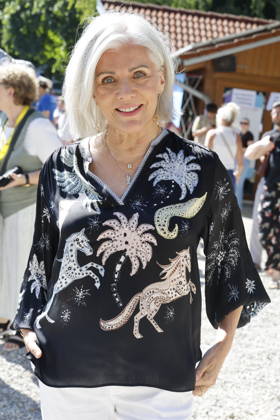 Saskia Greipl Charity Sommerfest 2026 Birgit Schrowange beim Greipl Charity Sommerfest zugunsten von LichtBlick Seniorenhilfe e.V. im Prof. Erich Greipl Stadion. Ismaning, 03.07.2026 Ismanin b.München Stadion Ismaning Bayern D Copyright: xAgenturxMatthiasxWehnertx xReinhardxZichyx