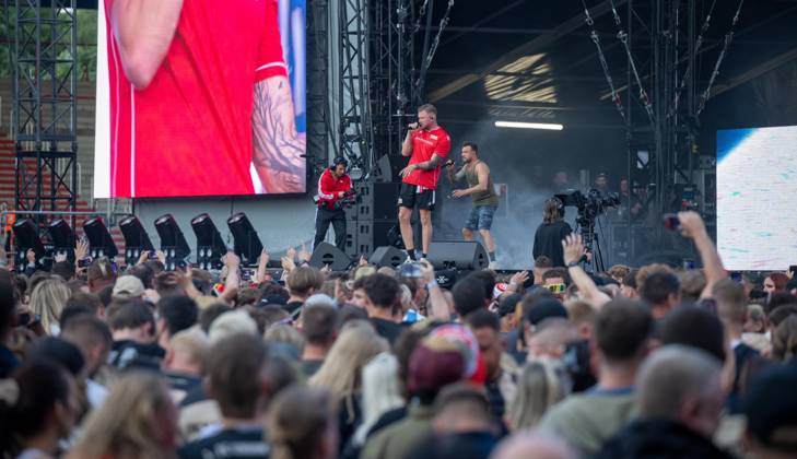 Fußballkultur, Saison 2026 2027, Das Konzert, Rapper Finch im Stadion An der Alten Försterei, Finchis Heimspiel, im Bild: Finch und Fans, 03.07. 2026, Copyright: xMatthiasxKochx