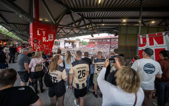 Fußballkultur, Saison 2026 2027, Das Konzert, Rapper Finch im Stadion An der Alten Försterei, Finchis Heimspiel, im Bild: Fans im Stadion, 03.07. 2026, Copyright: xMatthiasxKochx