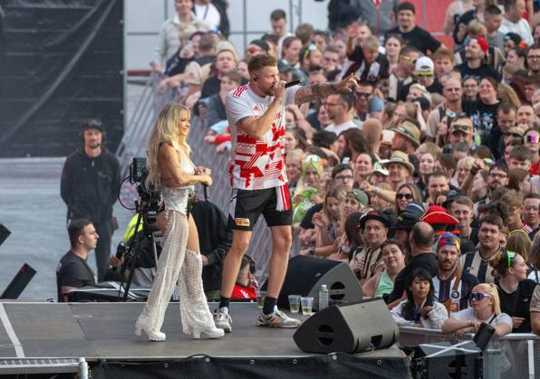 Fußballkultur, Saison 2026 2027, Das Konzert, Rapper Finch im Stadion An der Alten Försterei, Finchis Heimspiel, im Bild: Mia Julia und Finch, 03.07. 2026, Copyright: xMatthiasxKochx