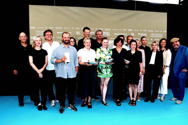 Entertainment Bilder des Tages Mit Teilnehmer Christoph Groener Festivaldirektor Filmfest Muenchen Daniel Sponsel HFF Praesident Julia Weigl Kuenstlerische Leiterin Preistraeger Christoph Otto Bester Nachwuchs Produzent Susanne Heinrich Beste Nachwuchs Autorin Ricarda Seifried Beste Nachwuchsschauspielerin Ella Cieslinski Nina Wesemann Beste Nachwuchs Regisseurinnen Muenchen 04.07.2026 Hochschule fuer Fernsehen und Film 43 Filmfest Muenchen Foerderpreis Neues Deutsches Kino Bernd-Eichinger-Platz Foto Muenchen