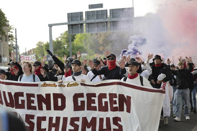 News Themen der Woche KW27 04.07.2026 Demonstration gegen den AFD-Parteitag in Erfurt Demonstartionszug mit Transparenten und Pyrotechnik auf dem Weg zur Erfurter Messehalle Erfurt Thürigen