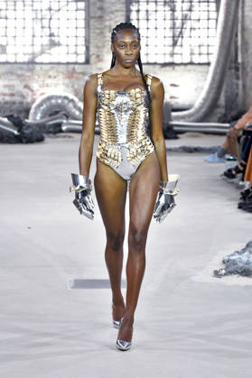 Model bei der Marina Hoermanseder Fashion Show auf der Berlin Fashion Week S S 2027 im Haus der Visionäre. Berlin, 03.07.2026