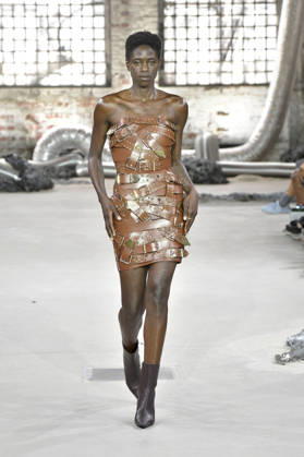 Model bei der Marina Hoermanseder Fashion Show auf der Berlin Fashion Week S S 2027 im Haus der Visionäre. Berlin, 03.07.2026