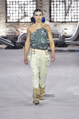 Model bei der Marina Hoermanseder Fashion Show auf der Berlin Fashion Week S S 2027 im Haus der Visionäre. Berlin, 03.07.2026
