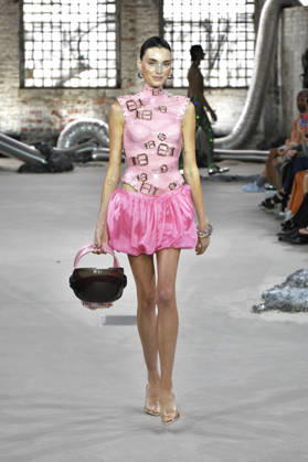 Model bei der Marina Hoermanseder Fashion Show auf der Berlin Fashion Week S S 2027 im Haus der Visionäre. Berlin, 03.07.2026
