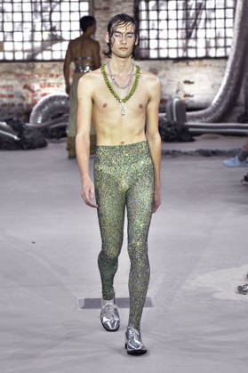 Model bei der Marina Hoermanseder Fashion Show auf der Berlin Fashion Week S S 2027 im Haus der Visionäre. Berlin, 03.07.2026