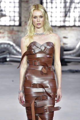 Model bei der Marina Hoermanseder Fashion Show auf der Berlin Fashion Week S S 2027 im Haus der Visionäre. Berlin, 03.07.2026