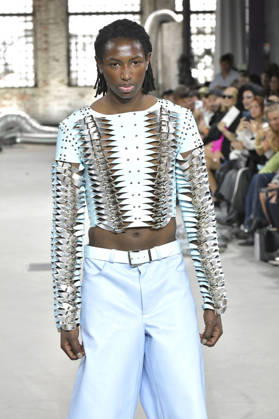 Model bei der Marina Hoermanseder Fashion Show auf der Berlin Fashion Week S S 2027 im Haus der Visionäre. Berlin, 03.07.2026