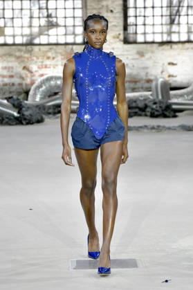 Model bei der Marina Hoermanseder Fashion Show auf der Berlin Fashion Week S S 2027 im Haus der Visionäre. Berlin, 03.07.2026