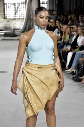 Model bei der Marina Hoermanseder Fashion Show auf der Berlin Fashion Week S S 2027 im Haus der Visionäre. Berlin, 03.07.2026