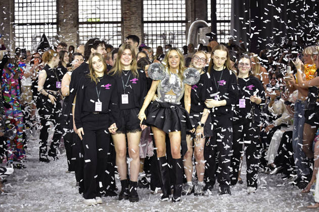 Marina Hoermanseder mit Models bei der Marina Hoermanseder Fashion Show auf der Berlin Fashion Week S S 2027 im Haus der Visionäre. Berlin, 03.07.2026