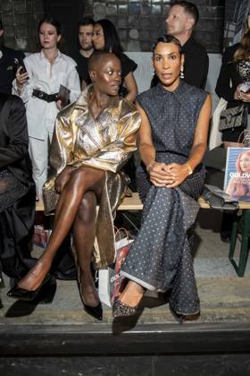 Mode, Berlin Fashion Week, Gäste der Kilian Kerner Modenschau ABB KERNER- Florence Kasumba und Annabelle Mandeng am Catwalk zu Gast bei der Kilan Kerner SPRING SUMMER 2027 auf der Fashion Week in der Skaterhalle in Berlin am 03.07.2026 Berlin Deutschland