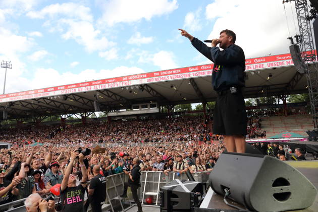 Marten Laciny alias Marteria bei einem Konzert als Support für Nils Wehowsky alias Finch im Stadion An der Alten Försterei in Berlin, 3. Juli 2026. Marteria Konzert Berlin